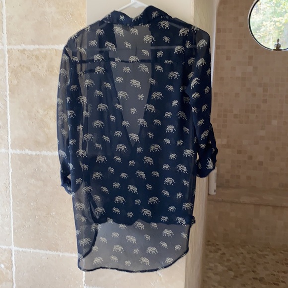 Sheer tribal print hi low blouse, great with jeans! - Picture 3 of 3